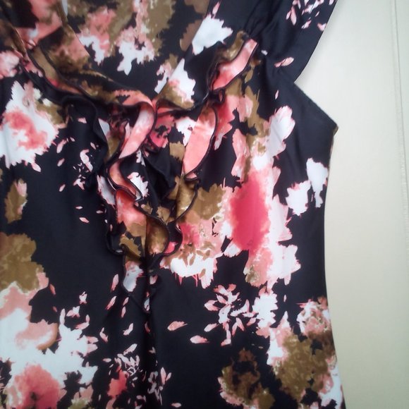 Free With Bundle omen's Floral Ruffle Top - Picture 6 of 13